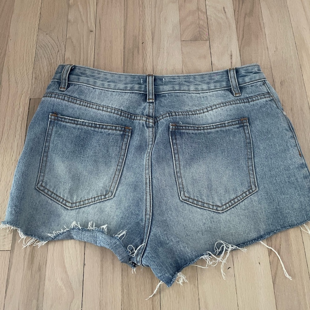 Super down jean shorts size 28